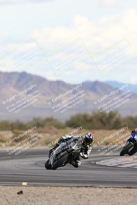 media/Nov-16-2025-Race Pace (Sun) [[8c5fa54630]]/Non Verified Riders (1st 20 Minutes)/5-Turn 15 (110pm)/